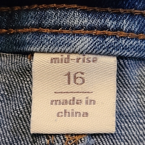 Est. 1948 denim jeans frayed bottoms. Woman's size 16. Blue like New - Picture 7 of 9